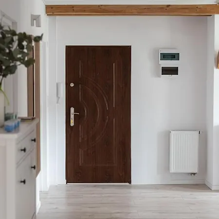 Spacious 3city With Four Bedrooms And Desk In By Renters Appartamento Gdynia