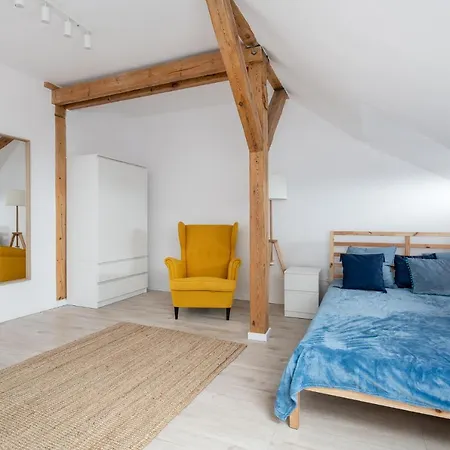 Spacious 3city With Four Bedrooms And Desk In By Renters