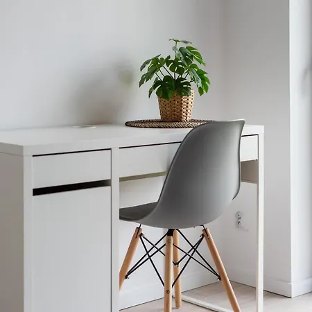 Spacious 3city With Four Bedrooms And Desk In By Renters Гдыня