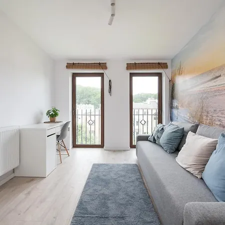Spacious 3city With Four Bedrooms And Desk In By Renters Appartamento