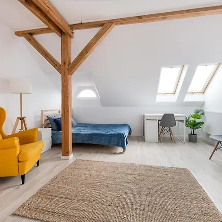 Spacious 3city With Four Bedrooms And Desk In By Renters Гдыня