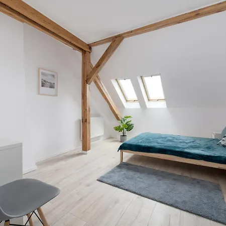 Spacious 3city With Four Bedrooms And Desk In By Renters *