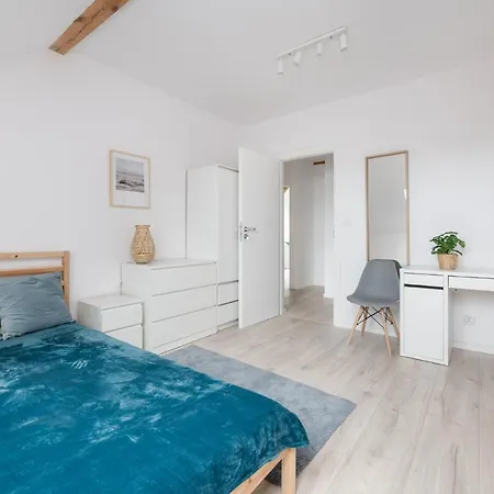 Spacious 3city With Four Bedrooms And Desk In By Renters Апартаменты Гдыня