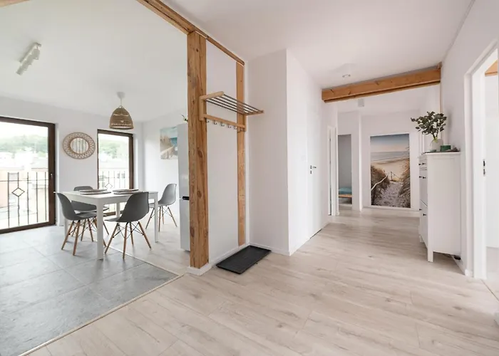 Apartament Spacious 3city With Four Bedrooms And Desk In By Renters *