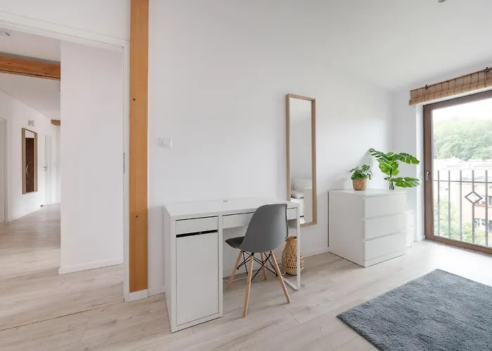 Apartament Spacious 3city With Four Bedrooms And Desk In By Renters Gdynia