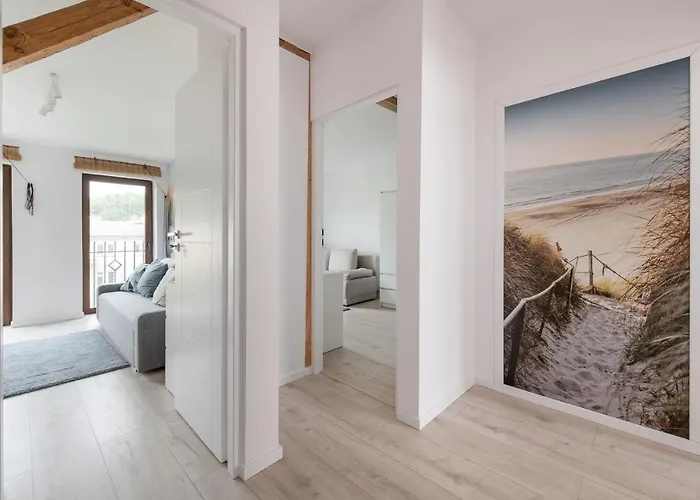 Apartament Spacious 3city With Four Bedrooms And Desk In By Renters *