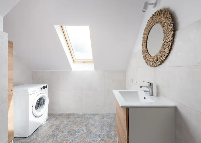 Apartament Spacious 3city With Four Bedrooms And Desk In By Renters